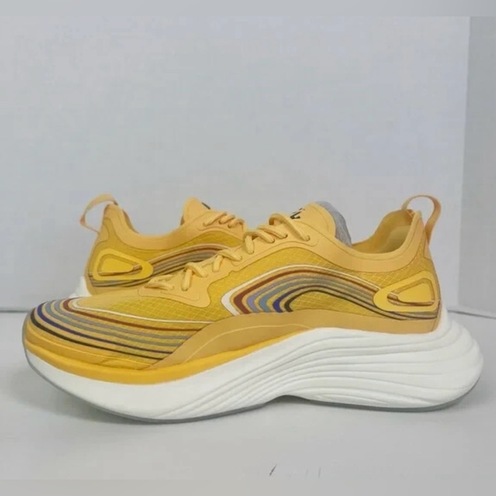 NWT APL WOMEN STREAMLINE 
SIZE 7 IN THE BOX!!!!